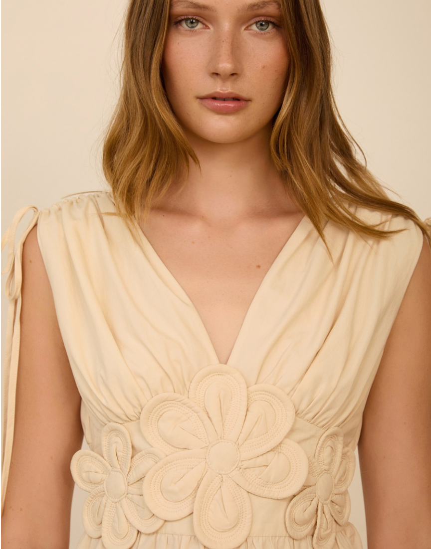 TOP WITH EMBOSSED FLOWER