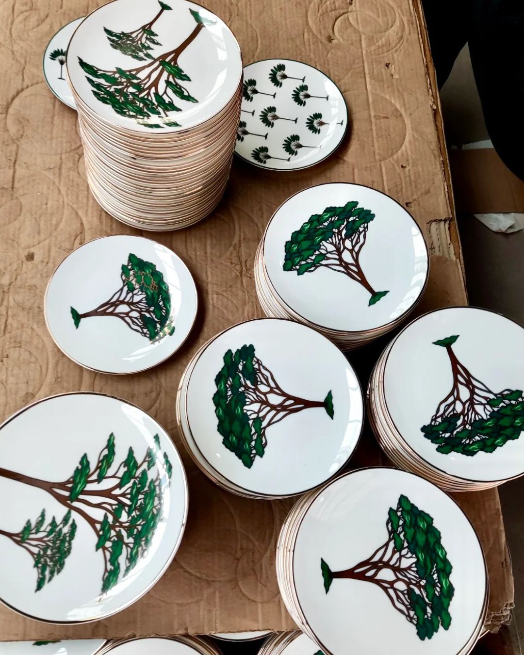 Heritage Tree Plate Set of 4
